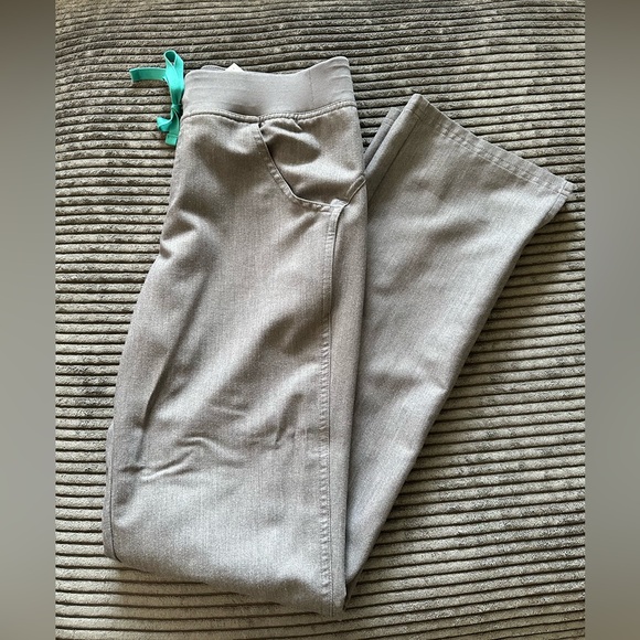 FIGS- GRAPHITE- XS TALL KADE CARGO SCRUB PANTS - Picture 1 of 2